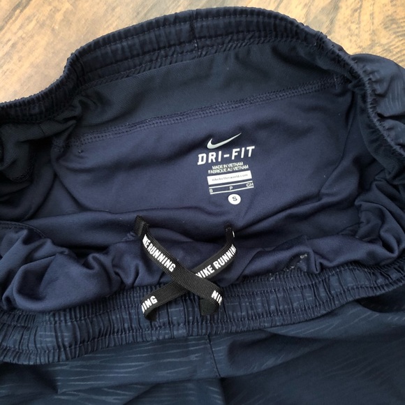 Nike running shorts - Picture 3 of 5